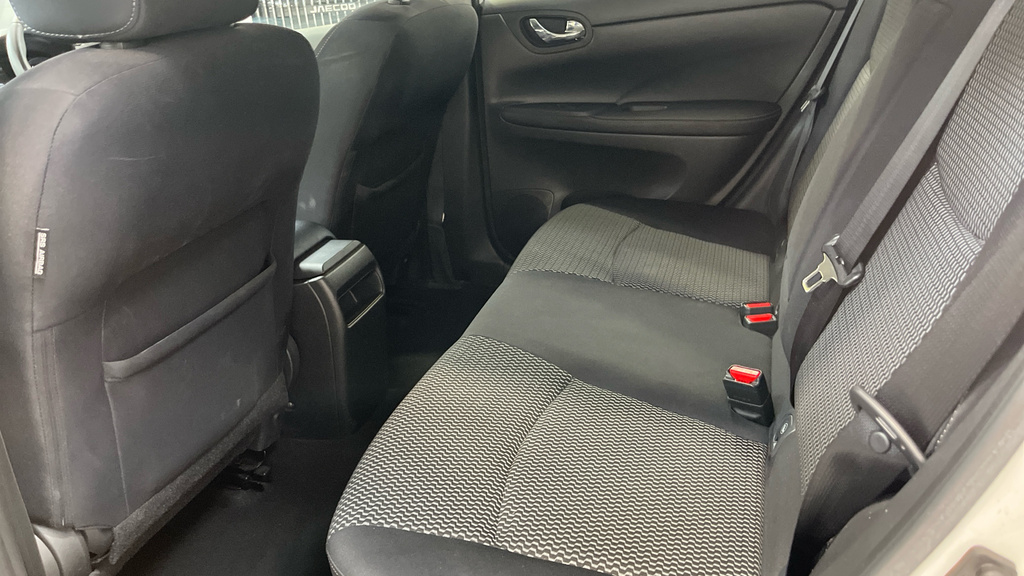 Nissan Pulsar 1.6 Dig-t Tekna Hatchback Euro 6 Red #15