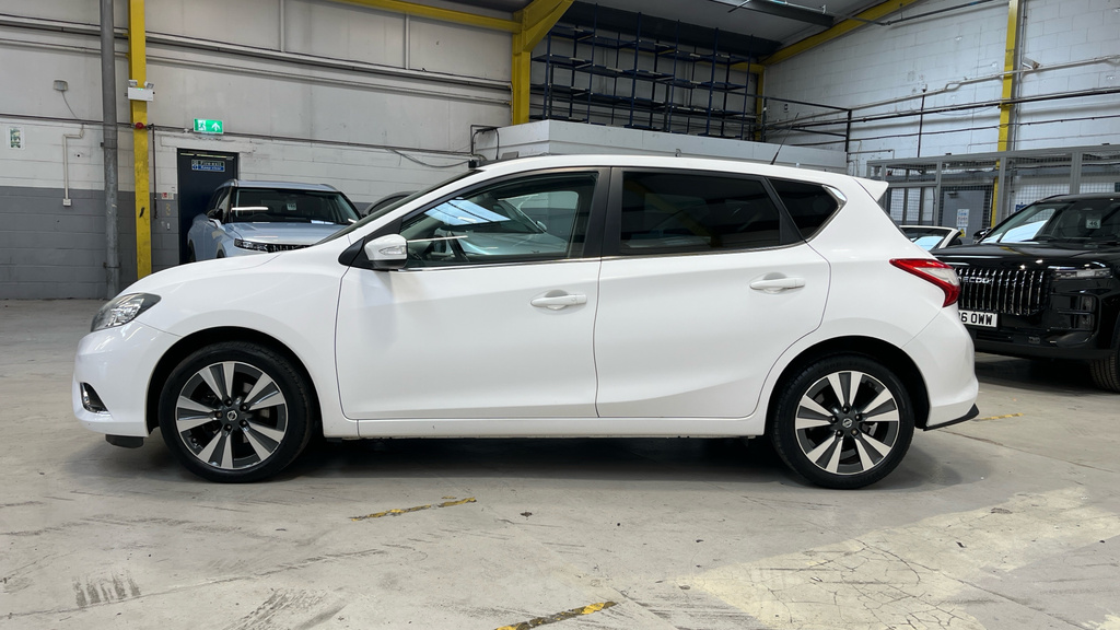 Nissan Pulsar 1.6 Dig-t Tekna Hatchback Euro 6 Red #24