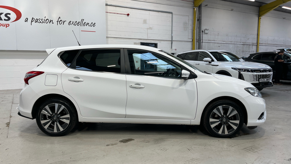 Nissan Pulsar 1.6 Dig-t Tekna Hatchback Euro 6 Red #23