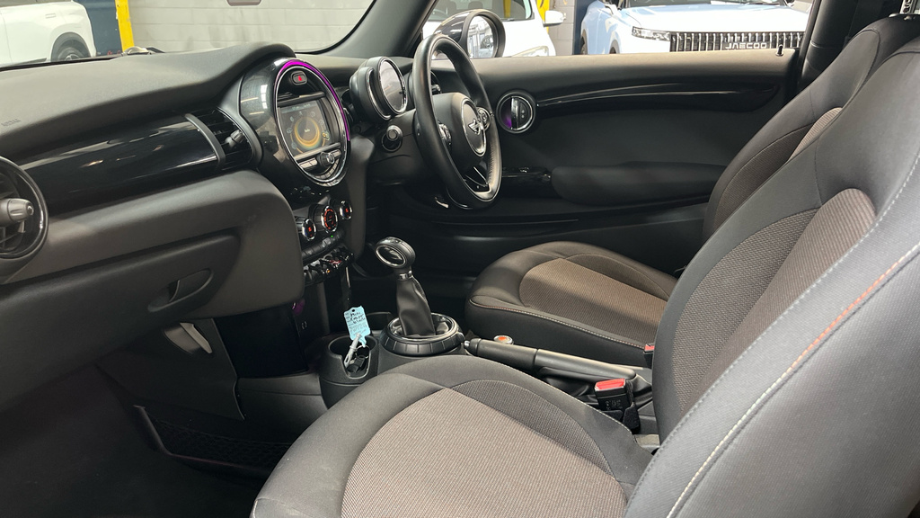 Mini Hatch 1.5 Cooper Euro 6 S Black #5
