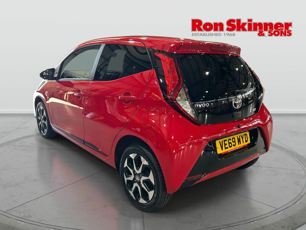 Toyota Aygo 1.0 Vvt-i X-trend Hatchback Euro VE69WYD Red #3