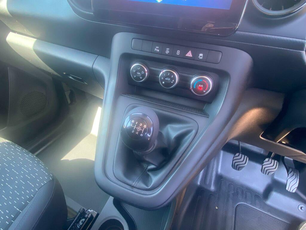 Mercedes-Benz CITAN 110 Van L1 Progressive White #18