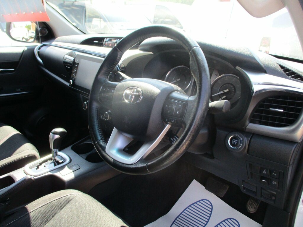 Toyota HILUX 2.8 D-4d Invincible X 4Wd Euro 6 Ss Black #28