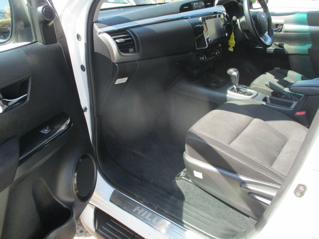 Toyota HILUX 2.8 D-4d Invincible X 4Wd Euro 6 Ss Black #14