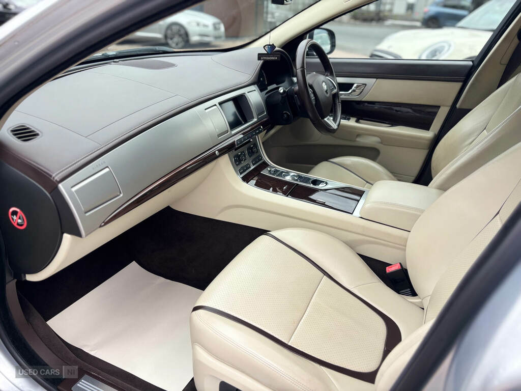 Jaguar XF 2.2D R-sport Black Blue #17