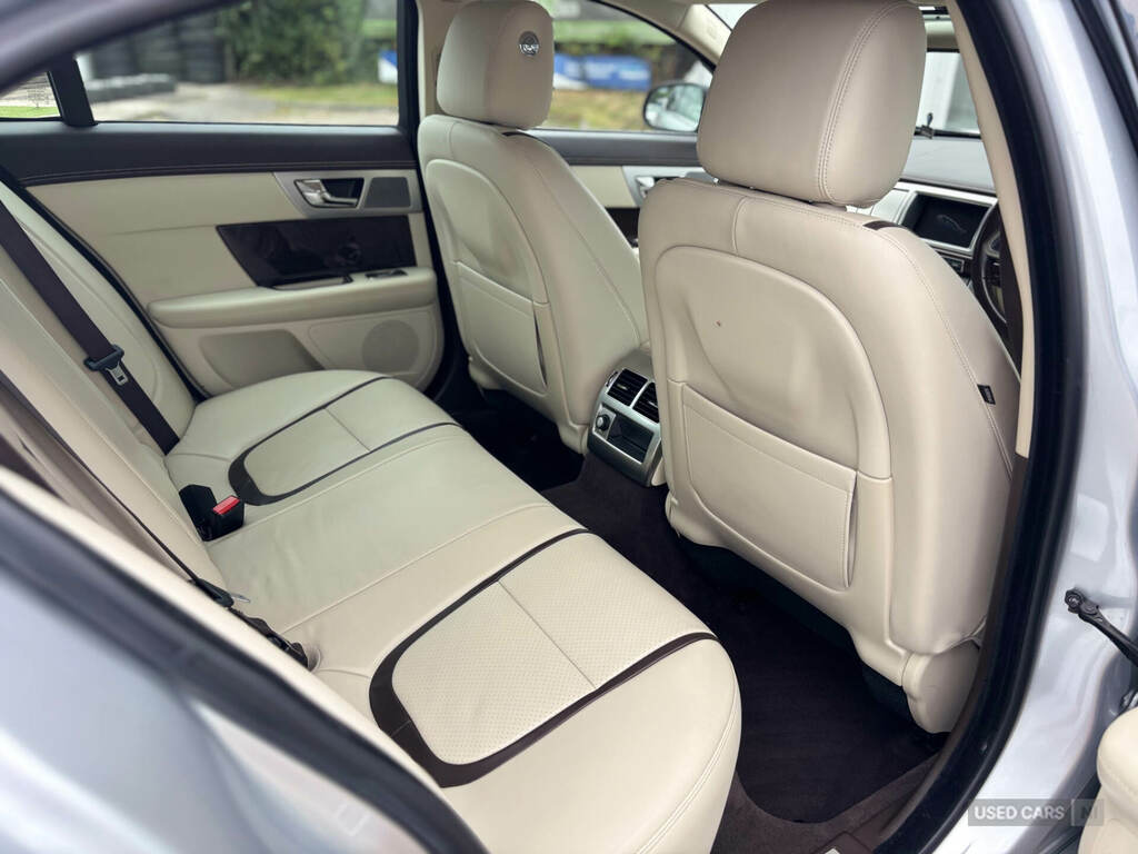 Jaguar XF 2.2D R-sport Black Blue #16