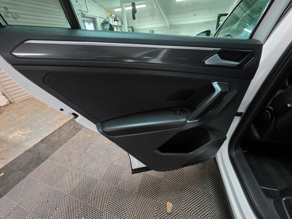 Volkswagen Tiguan 2017 2.0 Tdi Se Navigation Suv Dsg 4Mot White #17