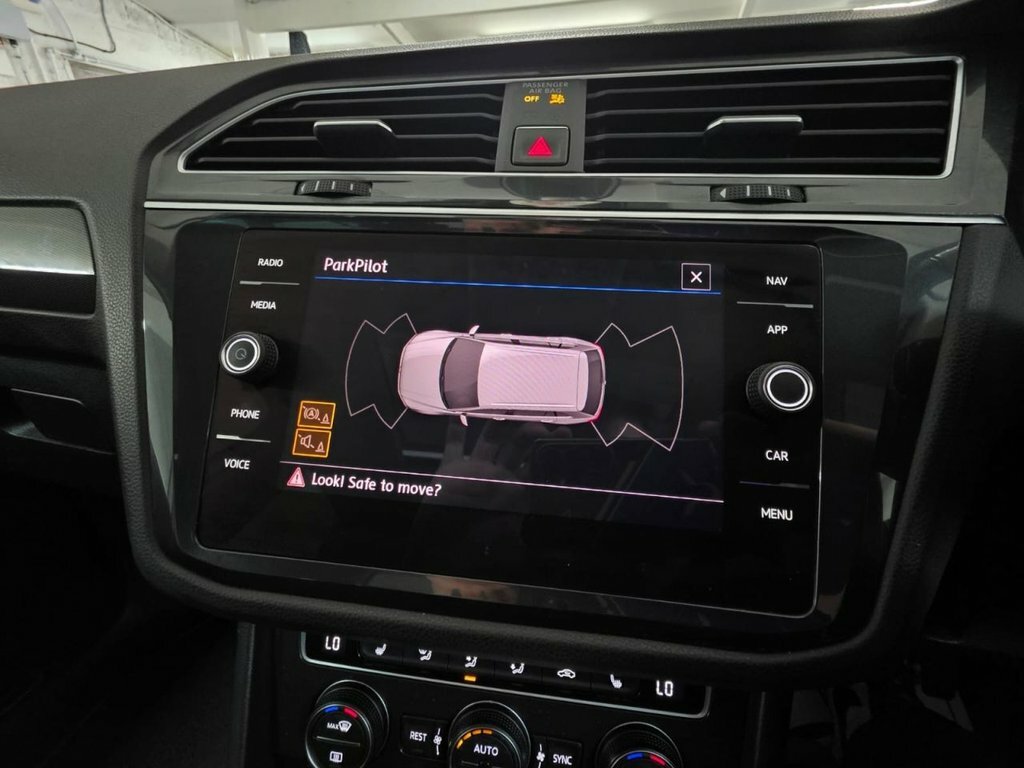 Volkswagen Tiguan 2017 2.0 Tdi Se Navigation Suv Dsg 4Mot White #9