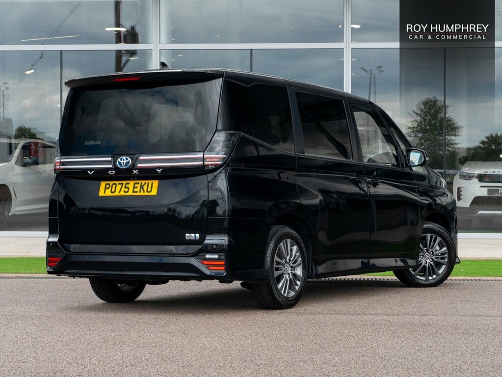 Toyota Noah Mpv Black #2