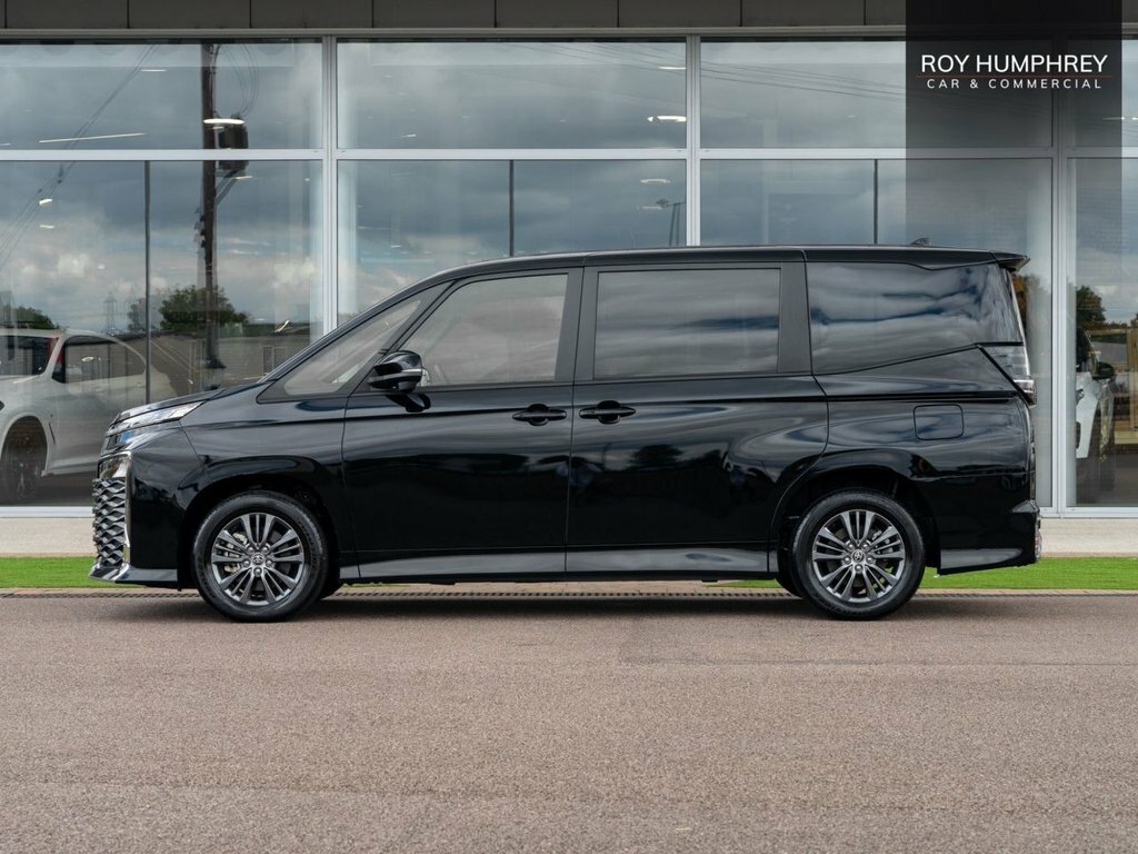 Toyota Noah Mpv Black #5