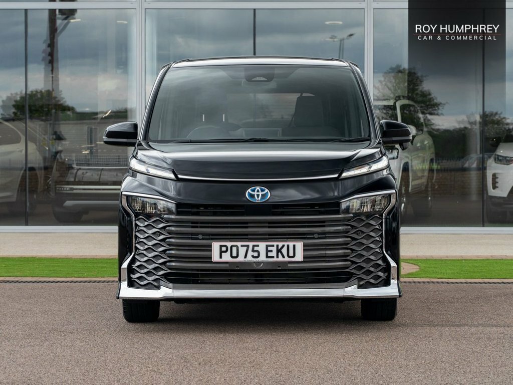Toyota Noah Mpv Black #4