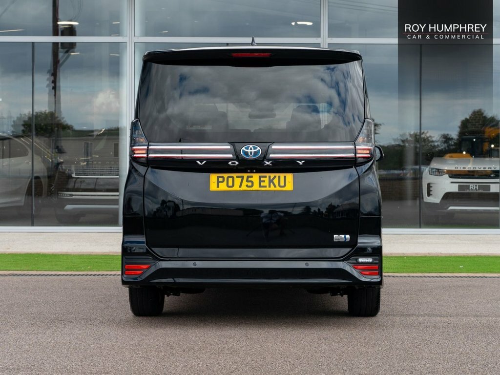 Toyota Noah Mpv Black #6