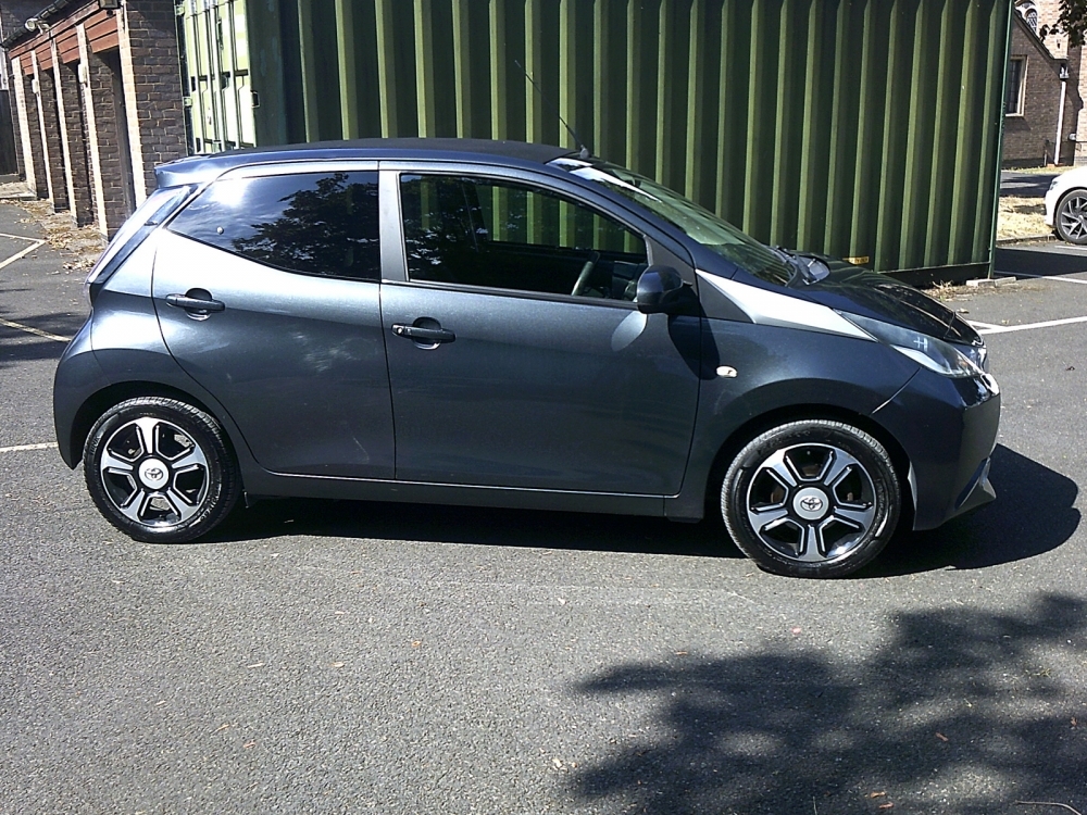 Toyota Aygo 1.0 X-clusiv 2 Funroof PE16NHB #3