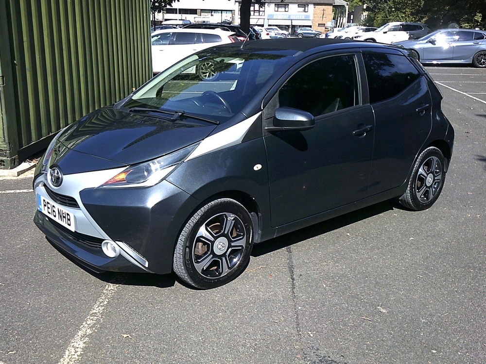 Toyota Aygo 1.0 X-clusiv 2 Funroof PE16NHB