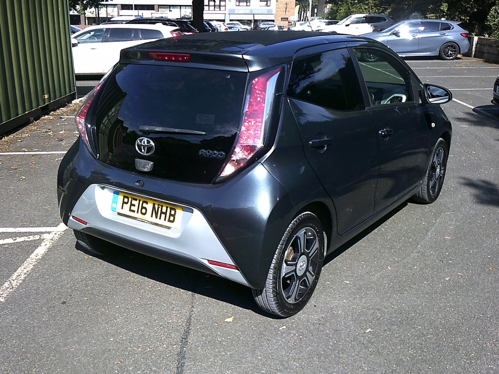 Toyota Aygo 1.0 X-clusiv 2 Funroof PE16NHB #4