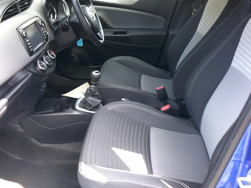 Toyota Yaris 1.5 Icon AO67CWL #6