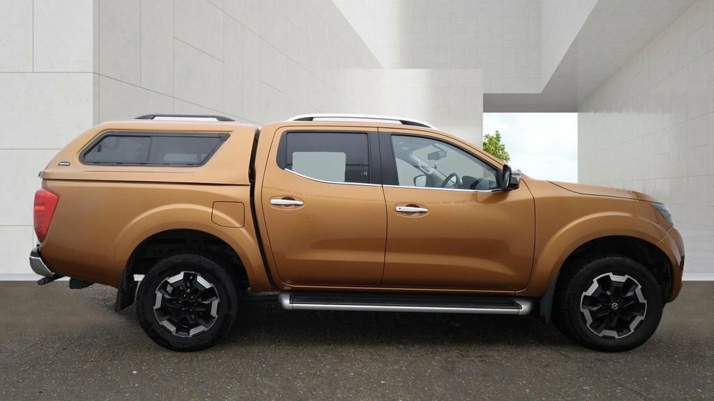 Nissan Navara 2L Tekna Yellow #4