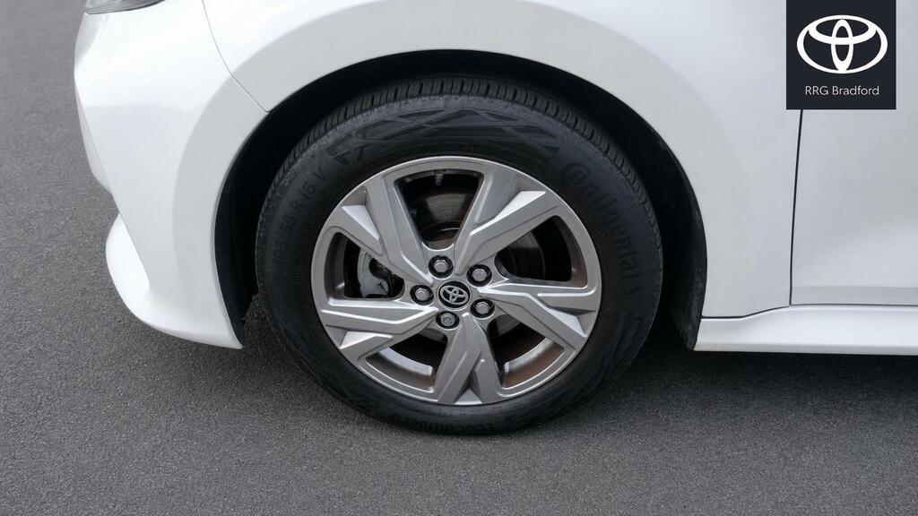 Toyota Yaris 1.5 Vvt-h Icon E-cvt Euro 6 Ss DV24KJN White #5