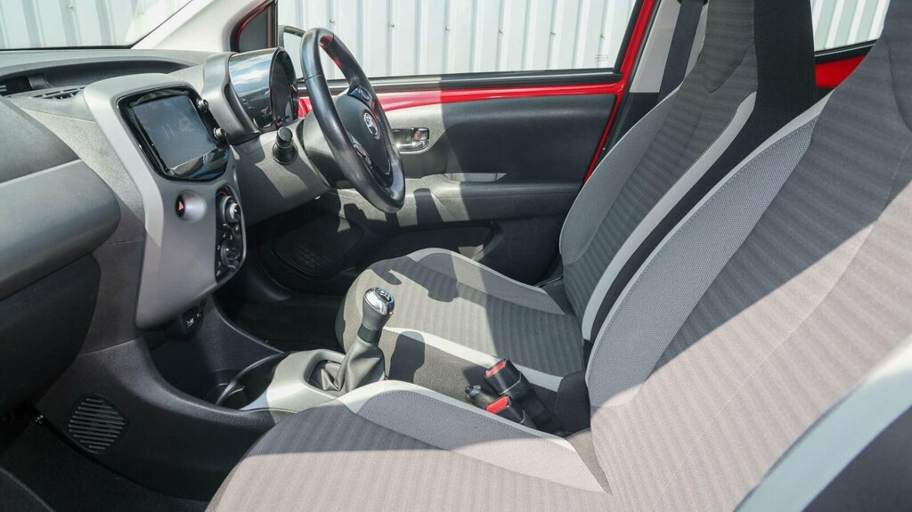 Toyota Aygo 1.0 Vvt-i X-play Euro 6 YH68UKX Red #5
