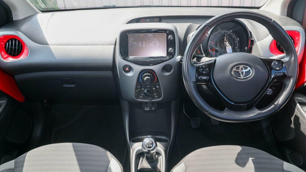 Toyota Aygo 1.0 Vvt-i X-play Euro 6 YH68UKX Red #6