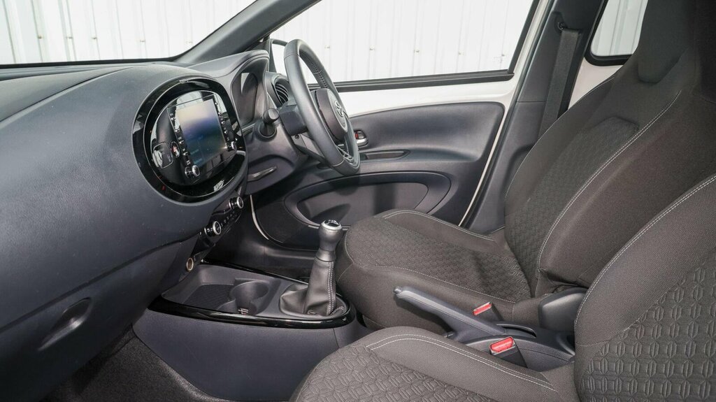 Toyota Aygo X 1.0 Vvt-i Edge Euro 6 Ss MK73LKL White #5