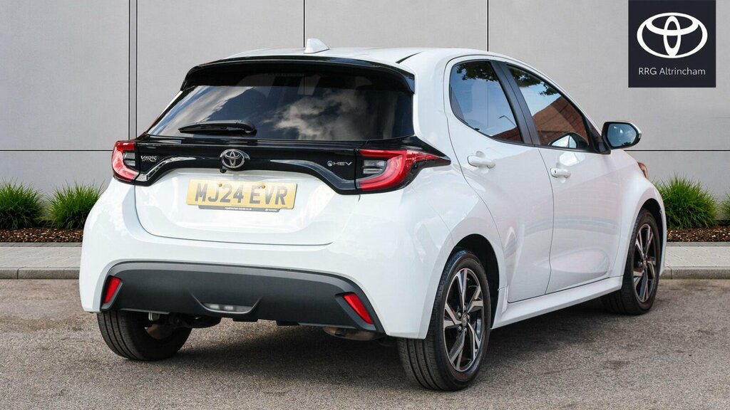 Toyota Yaris 1.5 Vvt-h Design E-cvt Euro 6 Ss MJ24EVR White #2