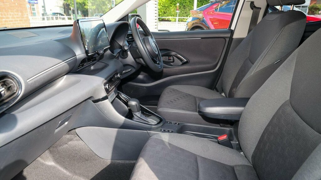 Toyota Yaris 1.5 Vvt-h Design E-cvt Euro 6 Ss MJ24EVR White #5