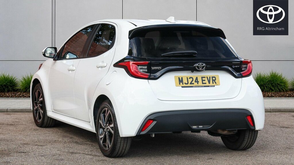 Toyota Yaris 1.5 Vvt-h Design E-cvt Euro 6 Ss MJ24EVR White #4