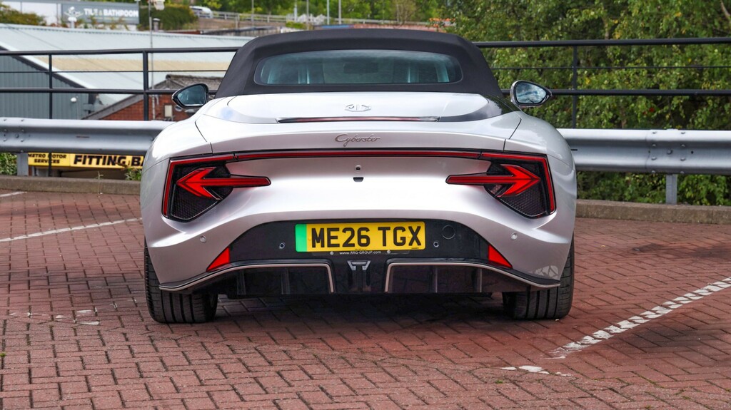 MG Cyberster 375Kw Gt Dual Motor 77 Kwh Awd Silver #5