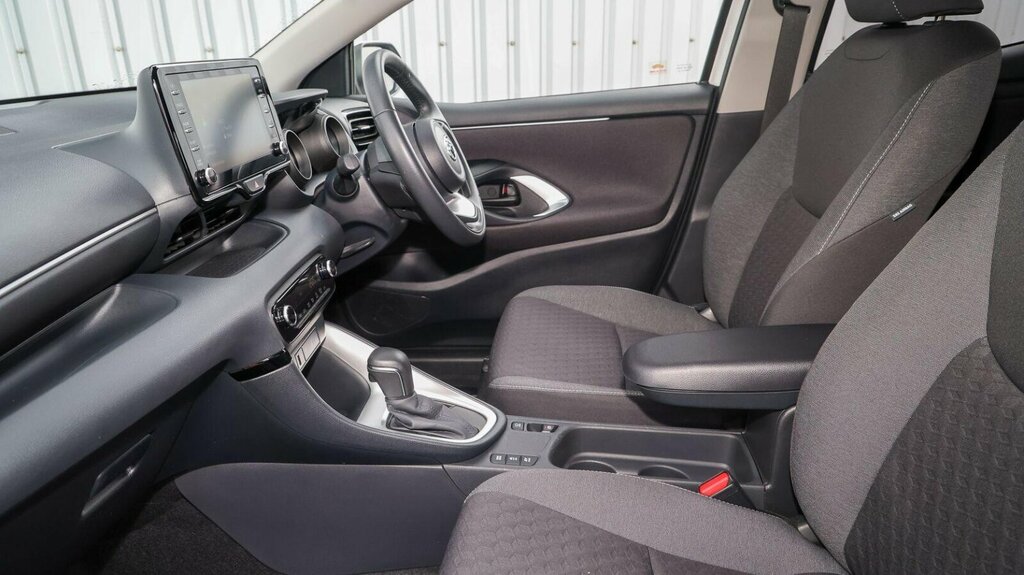 Toyota Yaris 1.5 Vvt-h Design E-cvt Euro 6 Ss MM23VNC White #5
