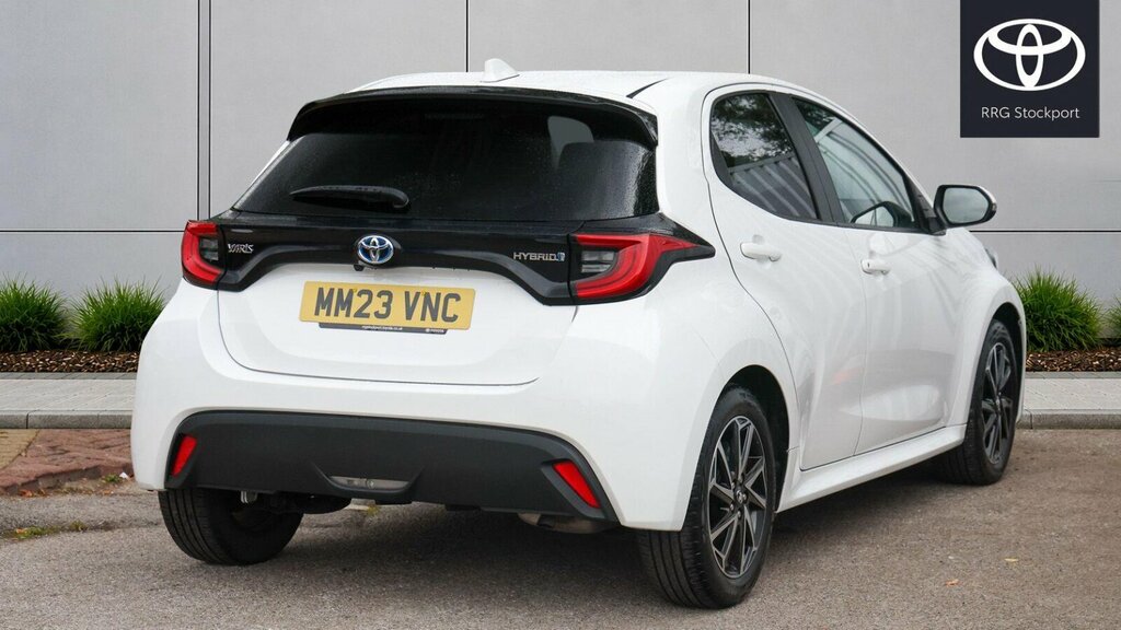Toyota Yaris 1.5 Vvt-h Design E-cvt Euro 6 Ss MM23VNC White #2