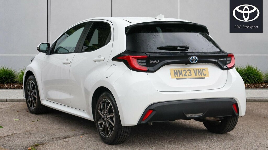 Toyota Yaris 1.5 Vvt-h Design E-cvt Euro 6 Ss MM23VNC White #4