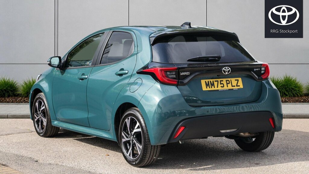 Toyota Yaris 1.5 Vvt-h Design Hatchback Hybrid E-cvt MM75PLZ Green #4