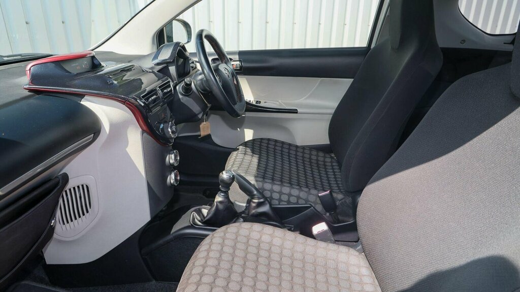 Toyota IQ 1.0 Vvt-i Euro 5 White #5