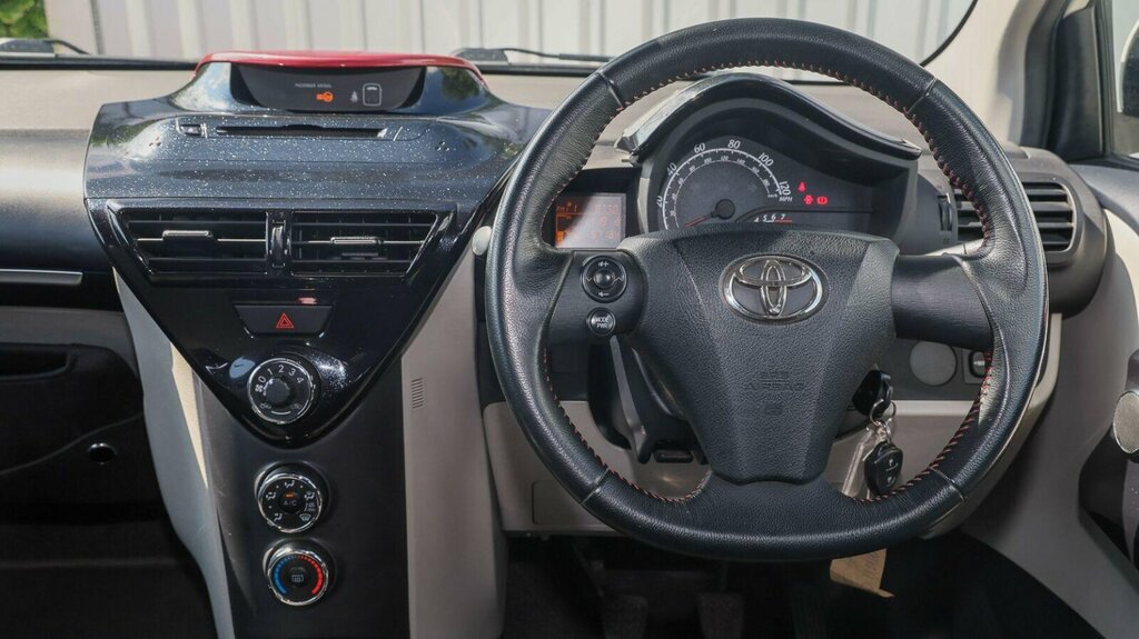 Toyota IQ Hatchback Hatchback 2008 - 2015 201161 Silver #7