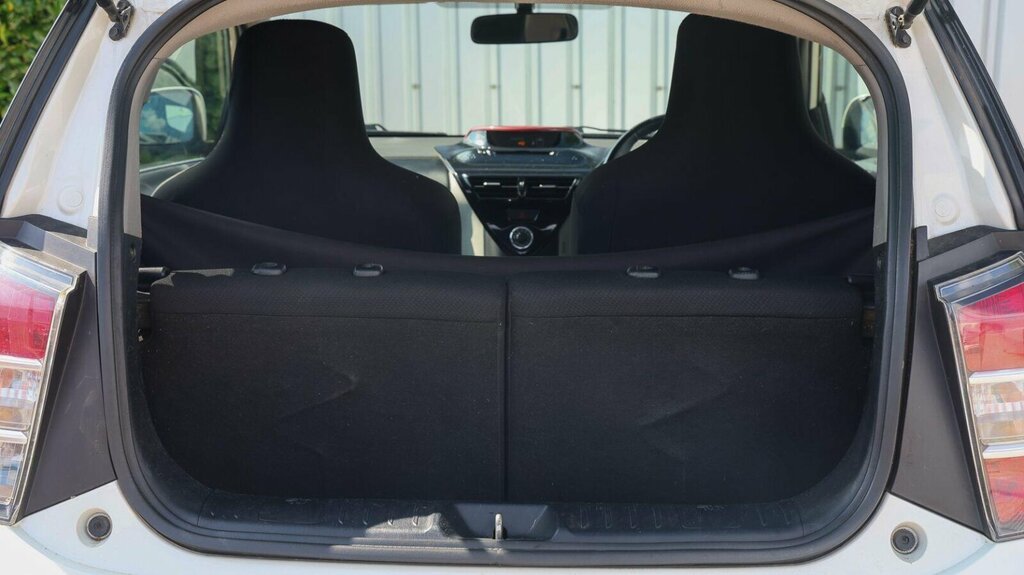 Toyota IQ Hatchback Hatchback 2008 - 2015 201161 Silver #29