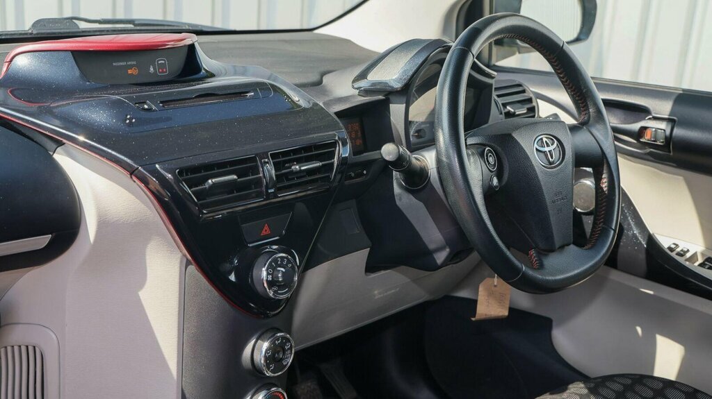 Toyota IQ Hatchback Hatchback 2008 - 2015 201161 Silver #30