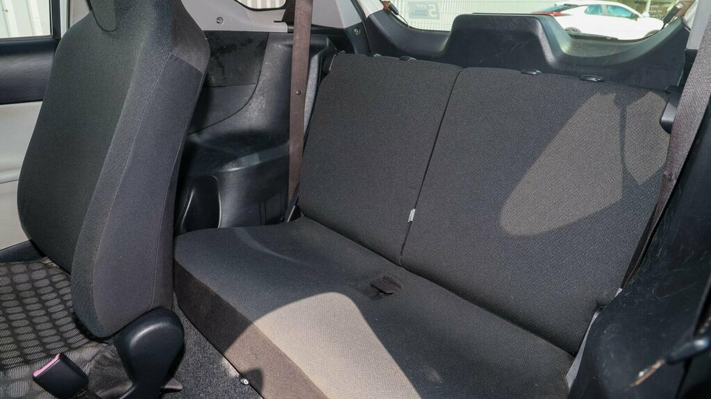 Toyota IQ Hatchback Hatchback 2008 - 2015 201161 Silver #15
