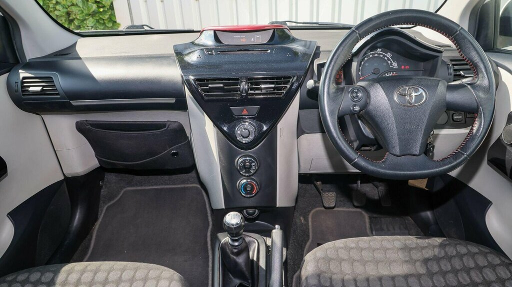 Toyota IQ 1.0 Vvt-i Euro 5 White #6