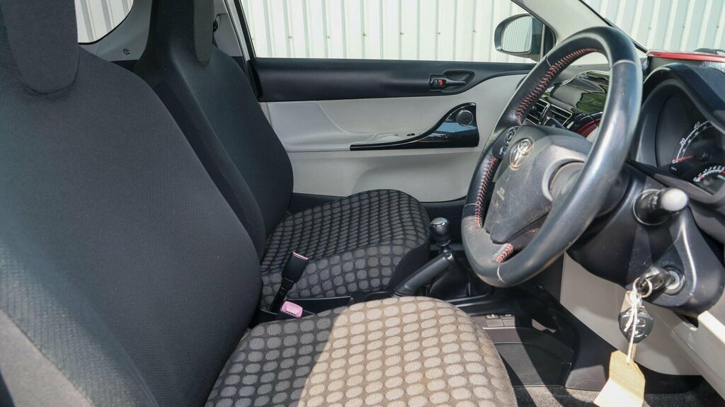 Toyota IQ Hatchback Hatchback 2008 - 2015 201161 Silver #12