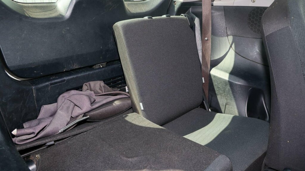 Toyota IQ Hatchback Hatchback 2008 - 2015 201161 Silver #17