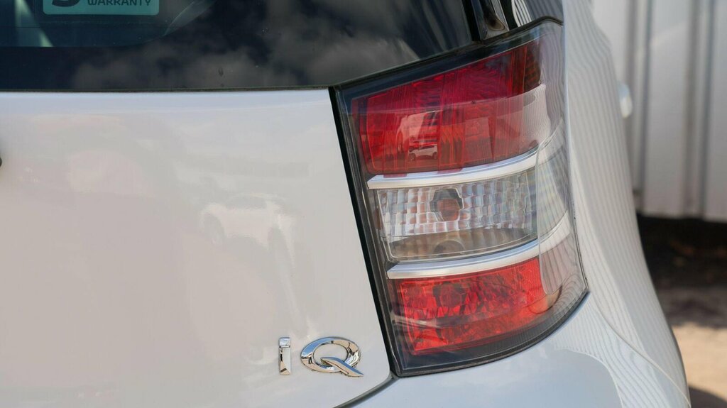 Toyota IQ Hatchback Hatchback 2008 - 2015 201161 Silver #19