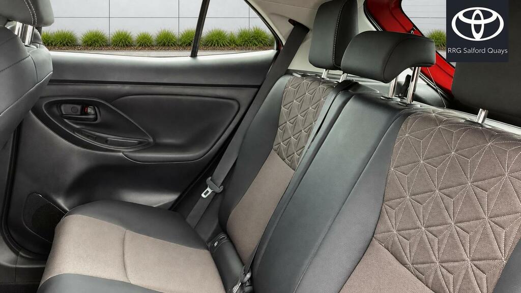 Toyota Yaris Cross Excel White #15