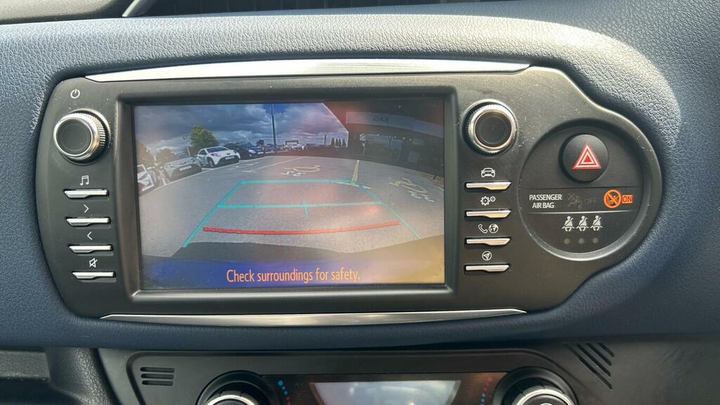 Toyota Yaris 1.5 Vvt-i Icon Tech 5-Dr Brown #25