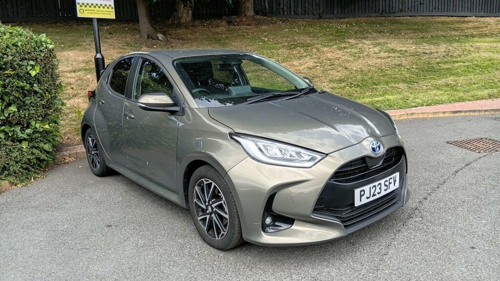 Toyota Yaris 1.5 Vvt-h Design E-cvt Euro 6 Ss Brown