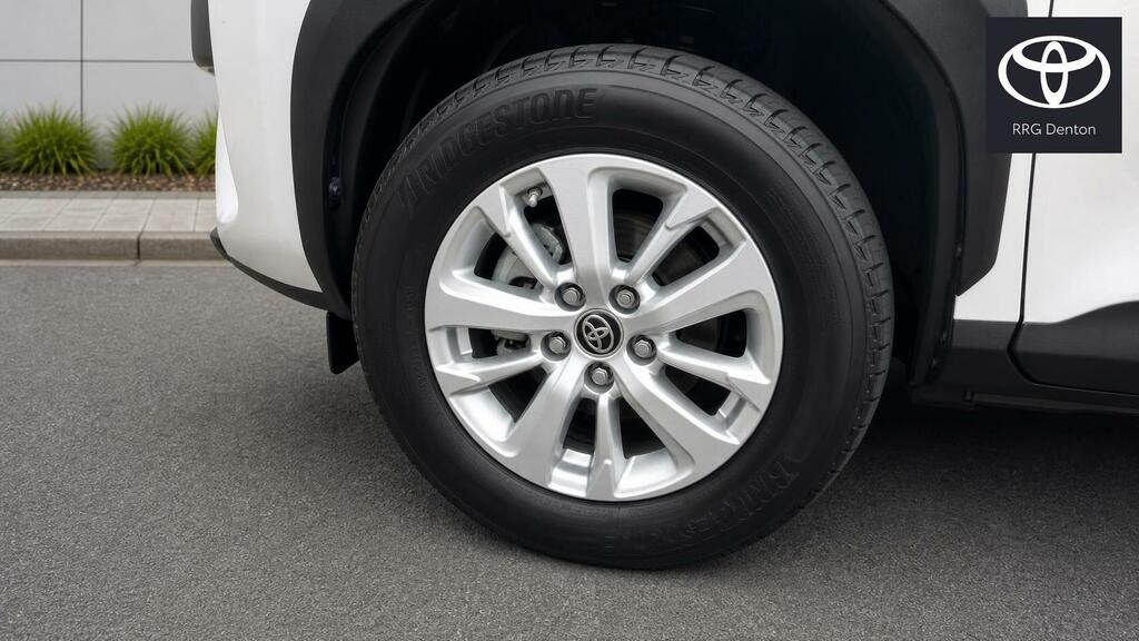Toyota Yaris Cross Design White #15