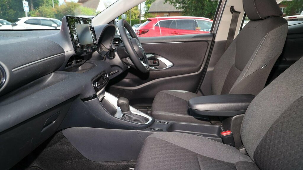 Toyota Yaris 1.5 Vvt-h Icon E-cvt Euro 6 Ss PF23WXC Silver #5