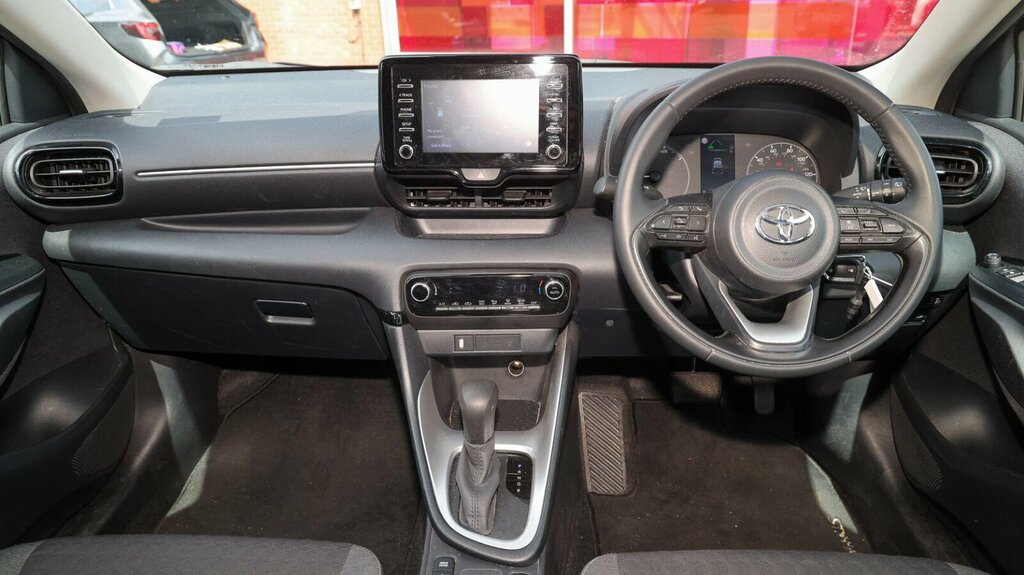 Toyota Yaris 1.5 Vvt-h Icon E-cvt Euro 6 Ss PF23WXC Silver #6