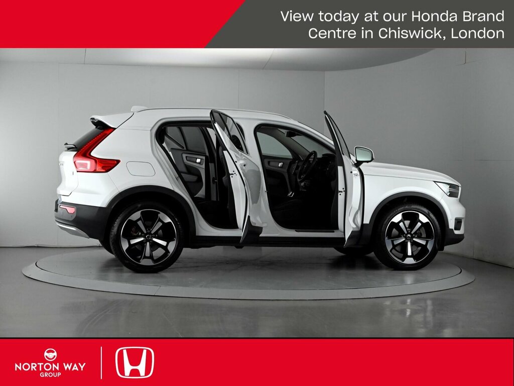 Volvo XC40 1.5 T3 163 Momentum Geartronic Black #58