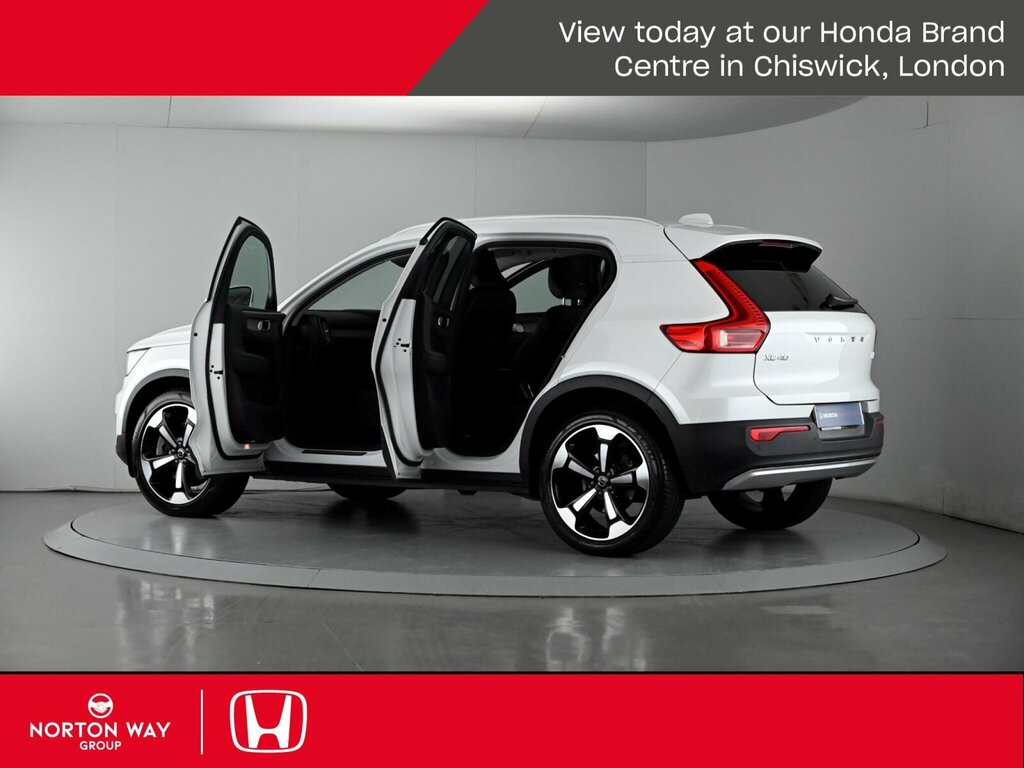 Volvo XC40 1.5 T3 163 Momentum Geartronic Black #45